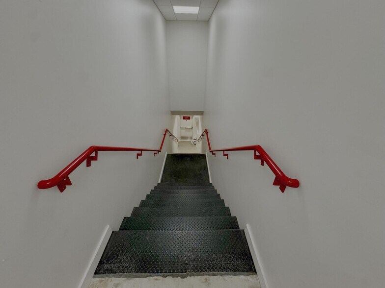 More Photos Of 130 Duval St, Key West General Retail For Lease