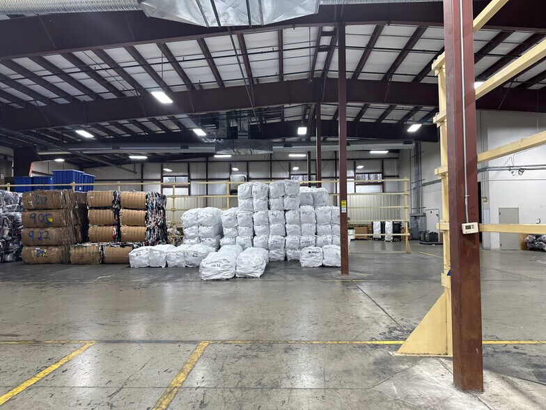 More Photos Of 15 Park Dr, Franklin Manufacturing For Lease