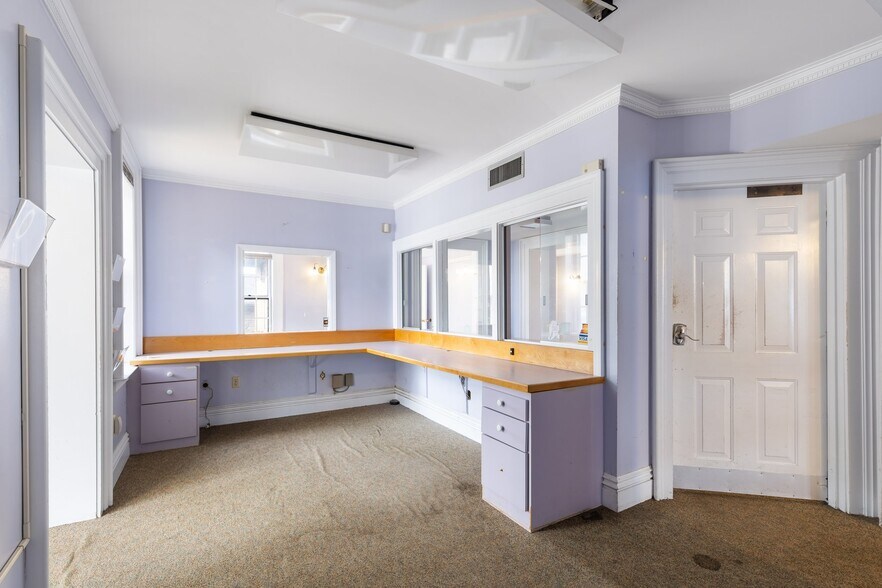 More Photos Of 1 Main St, Hartford Office Residential For Sale