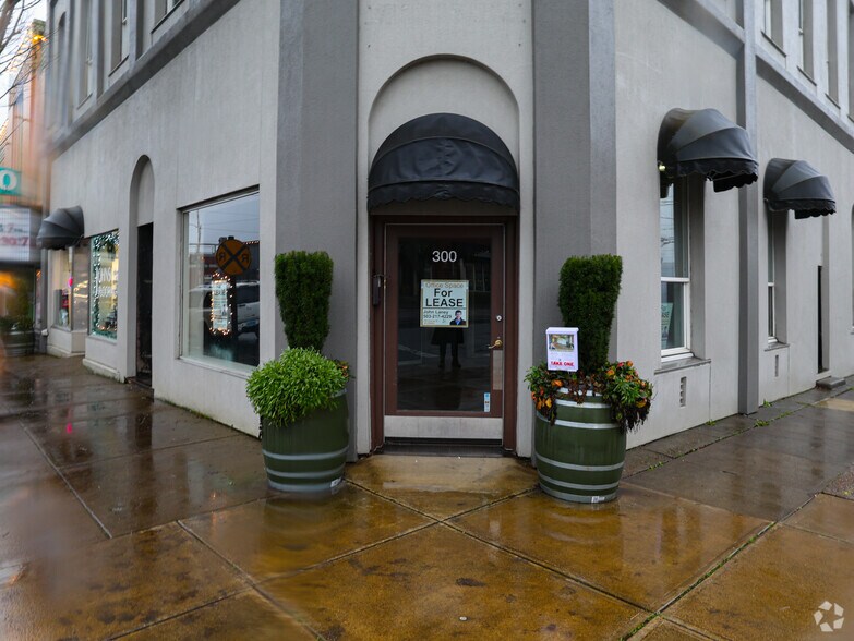 More Photos Of 300 E 1st St, Newberg Storefront Retail Residential For Lease