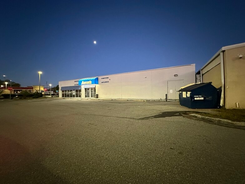 More Photos Of 5501 N Armenia Ave, Tampa Freestanding For Lease