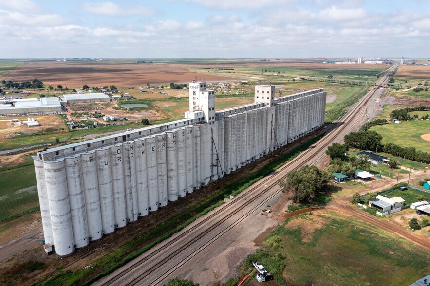 More Photos Of S Main st, Friona Specialty For Sale