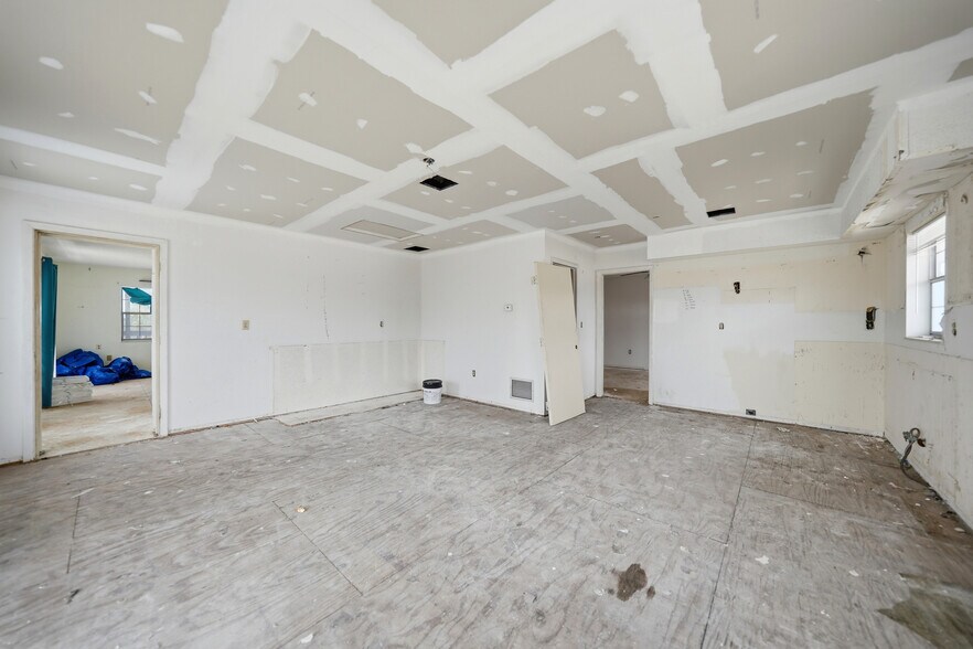 More Photos Of 1261 Beach Rd, Englewood Storefront Retail Residential For Sale