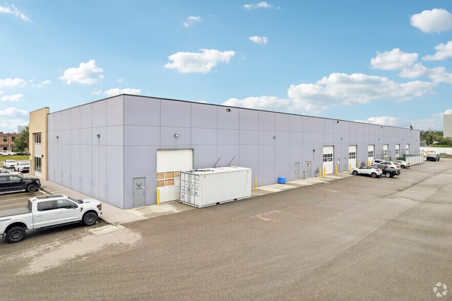 More Photos Of 620-630 46 Av NE, Calgary Warehouse For Lease