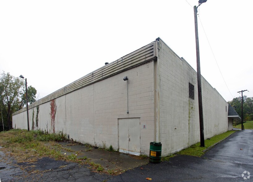 More Photos Of 2922 Route 9W, New Windsor Township Health Club For Sale