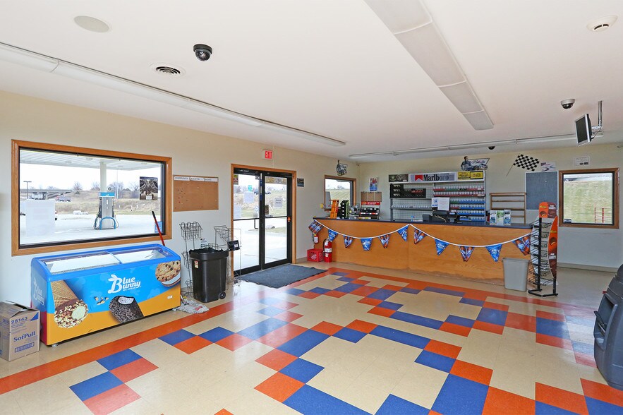 More Photos Of 4300 S 22nd Ave E, Newton Convenience Store For Sale