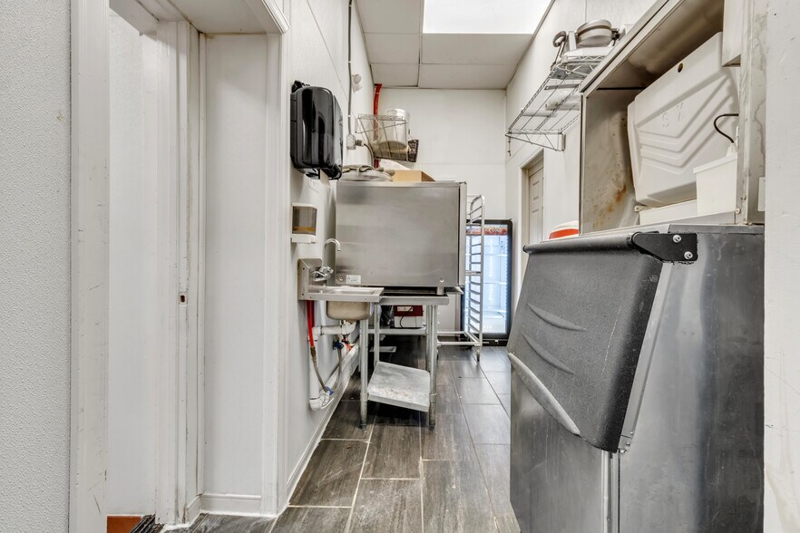 More Photos Of 33 S Carolina St, Hartwell Restaurant For Sale