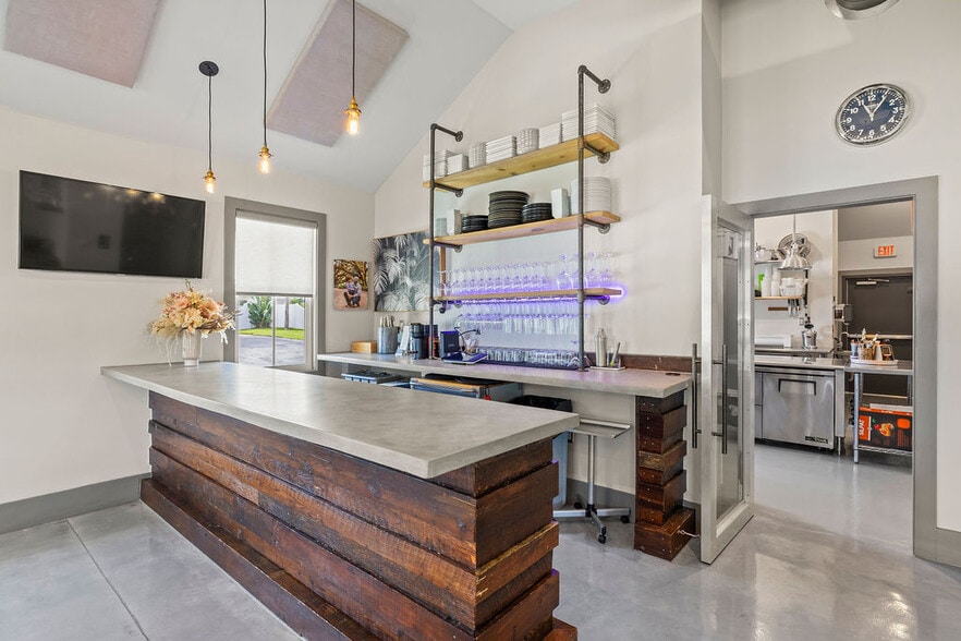 More Photos Of 1766 14th Ave, Vero Beach Restaurant For Sale