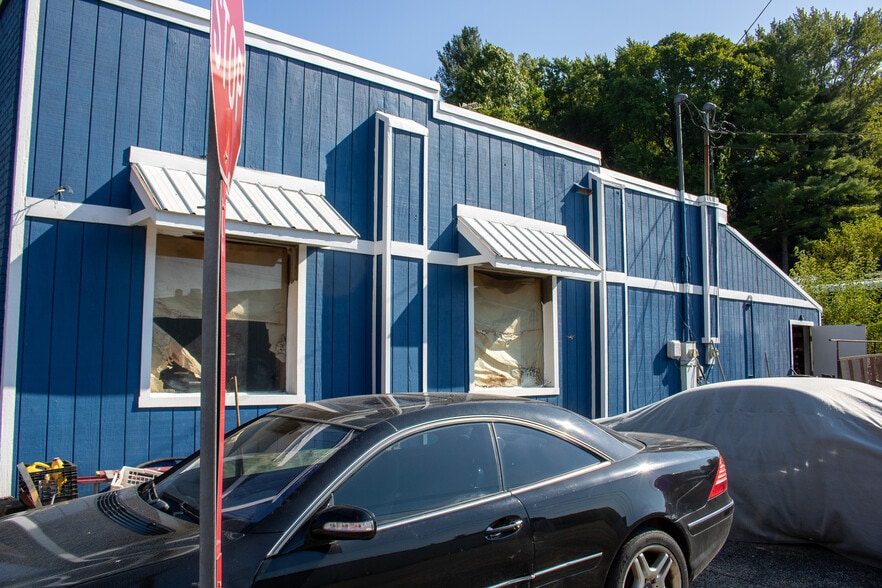 More Photos Of 600 Zanesville St, Beverly General Retail For Sale