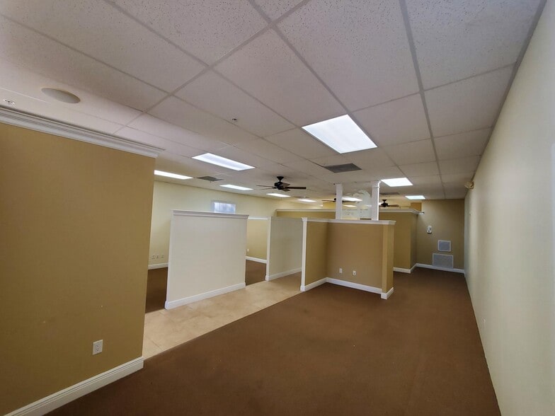 More Photos Of 375 Commercial Ct, Venice Office For Lease