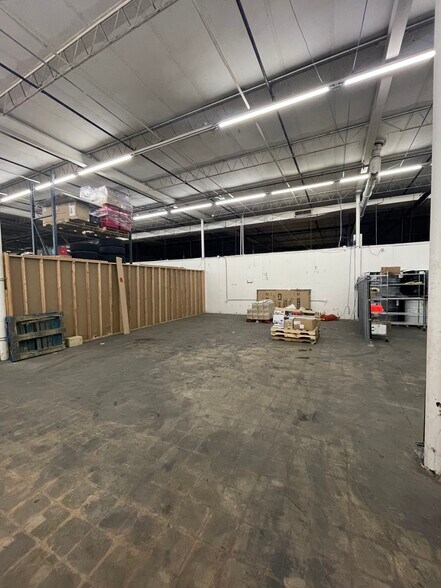 More Photos Of 5107 W University Blvd, Jacksonville Warehouse For Sale