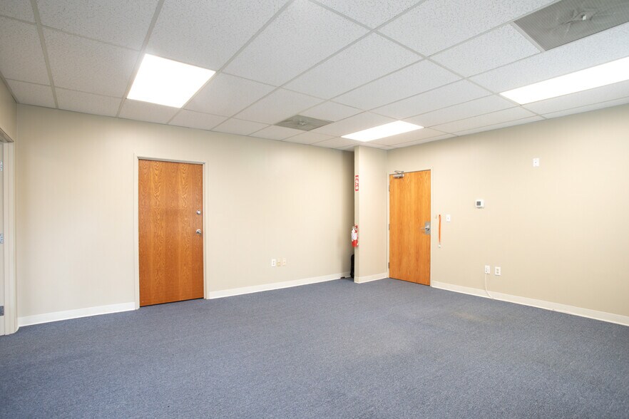 More Photos Of 78 Faunce Corner Mall Rd, North Dartmouth Medical For Sale