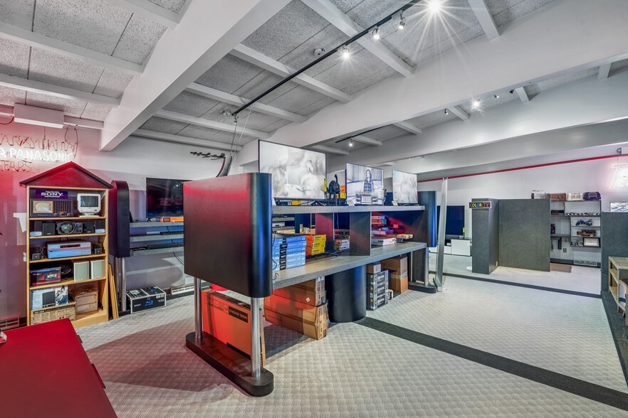 More Photos Of 4931 Douglas Ave, Des Moines General Retail For Sale