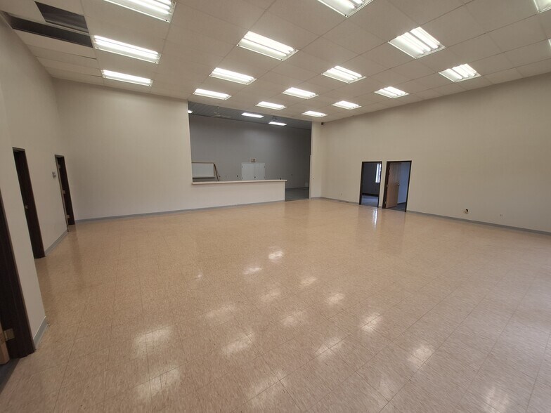 More Photos Of 922 40th St N, Fargo Warehouse For Lease