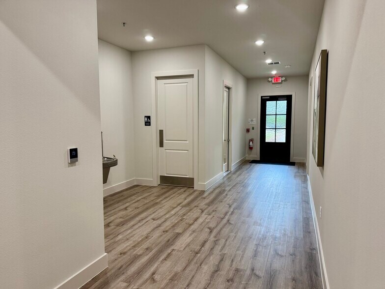 More Photos Of 3411 Cross Timbers Rd, Flower Mound Office For Sale