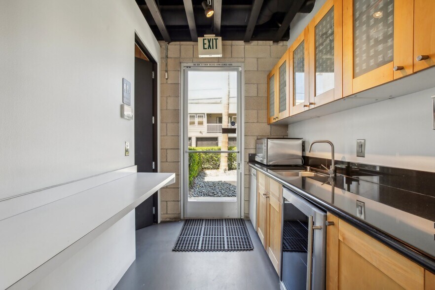 More Photos Of 411 30th St, Newport Beach Loft Creative Space For Sale