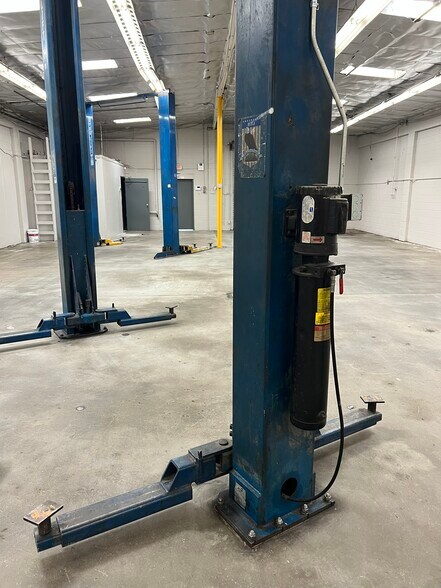 More Photos Of 500 S Raymond Ave, Fullerton Warehouse For Lease