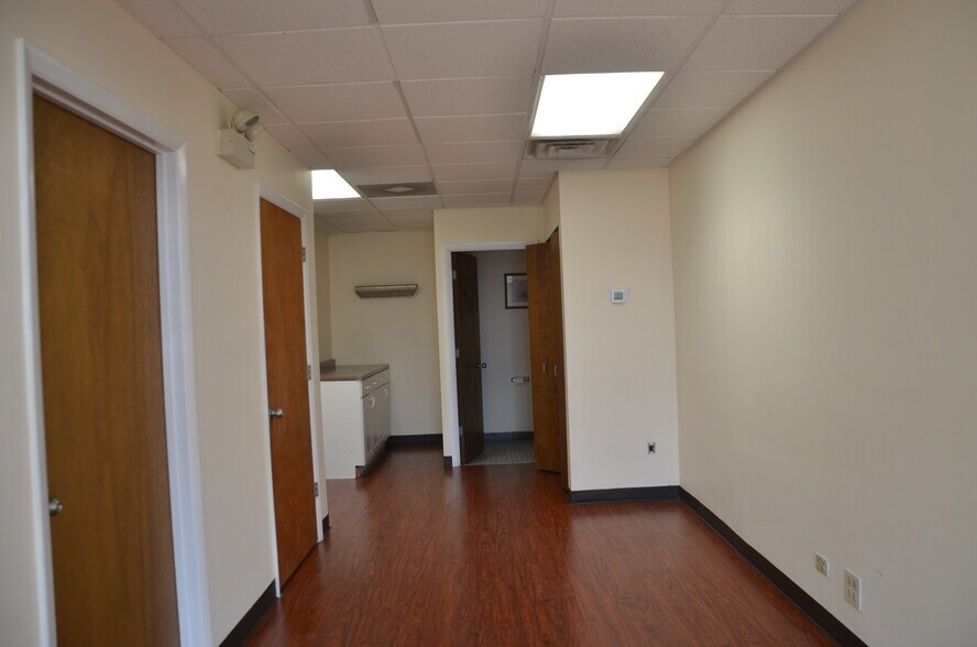 More Photos Of 4255 Westbrook Dr, Aurora Medical For Lease