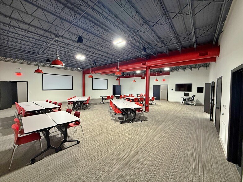 More Photos Of 104 Mull St, Morganton Office For Sale