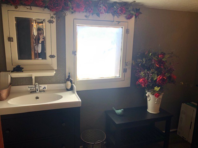 More Photos Of 703 W Main St, Payson Freestanding For Sale