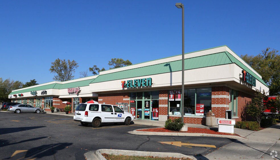 More Photos Of 570-586 E Oakton St, Des Plaines General Retail For Lease