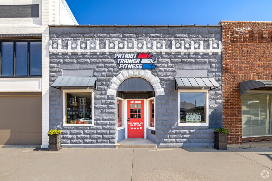 Primary Photo Of 411 Main St, Coon Rapids General Retail For Sale