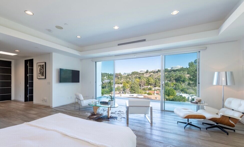 More Photos Of 12148 Travis St, Los Angeles Healthcare For Lease