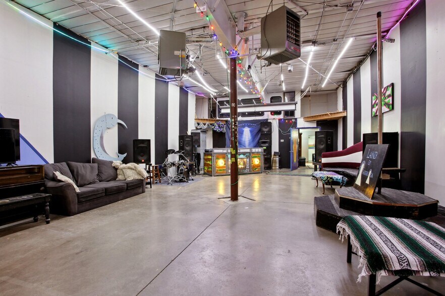 More Photos Of 947 Federal Blvd, Denver Warehouse For Sale