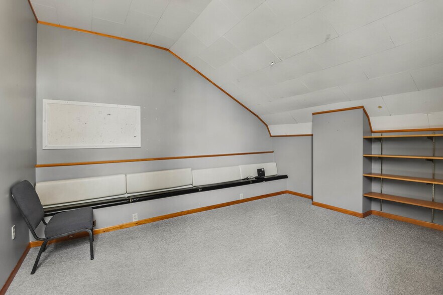 More Photos Of 104 E Barker St, Rice Lake Flex For Sale