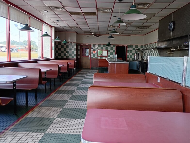 More Photos Of 612 S 3rd Ave, Chatsworth Restaurant For Lease