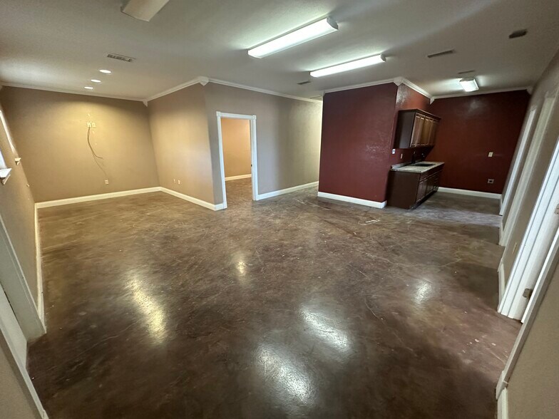 More Photos Of 9507 FM 307, Midland Distribution For Lease