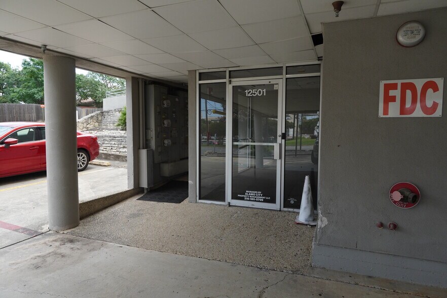 More Photos Of 12501 Judson Rd, San Antonio Medical For Lease
