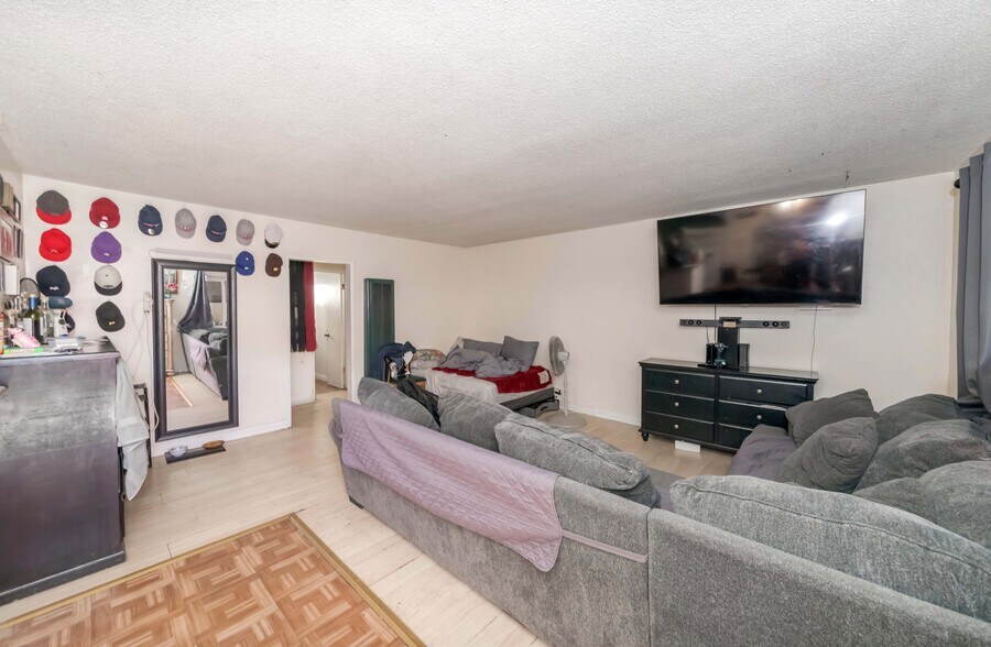 More Photos Of 310 E Wakefield Ave, Anaheim Apartments For Sale