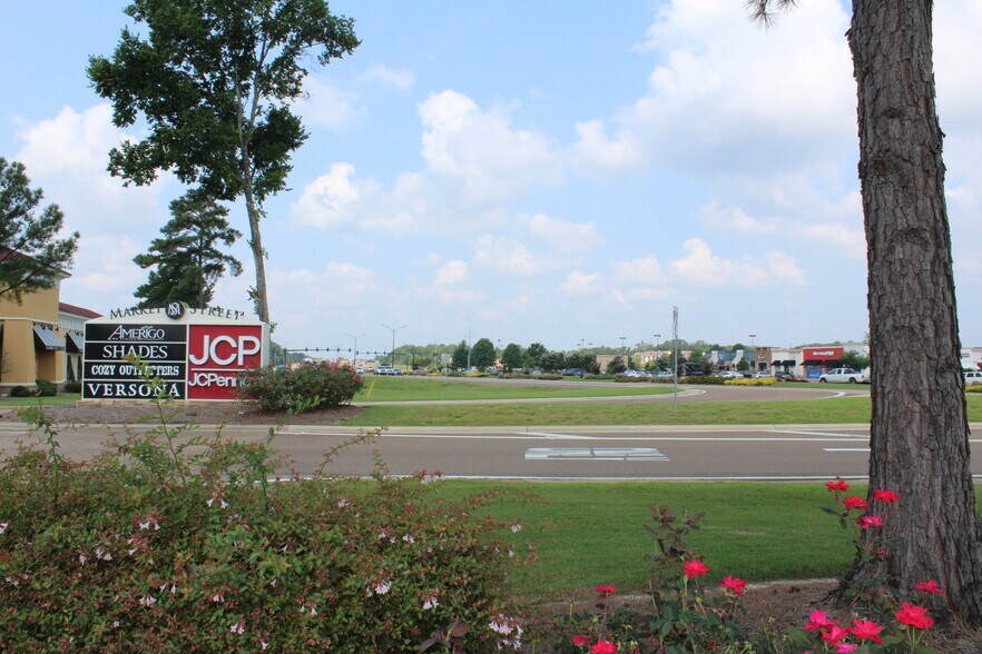 More Photos Of 108 Market St, Flowood Restaurant For Lease