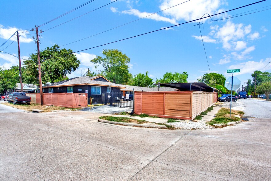 More Photos Of 7707 Glover St, Houston Apartments For Sale