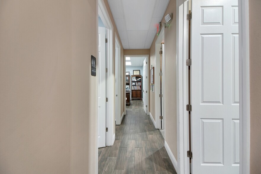 More Photos Of 1818 Greenleaf Ln, Leesburg Warehouse For Sale