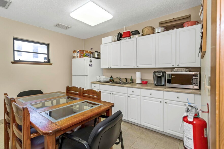 More Photos Of 701 N Hercules Ave, Clearwater Medical For Lease