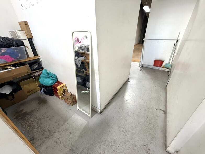 More Photos Of 790 E 12th St, Los Angeles Storefront For Lease