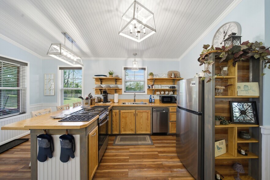 More Photos Of 1650 Dusty Rd, Newberry Winery Vineyard For Sale