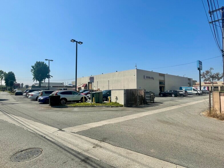 More Photos Of 5830-5832 Lakewood Blvd, Lakewood Freestanding For Lease