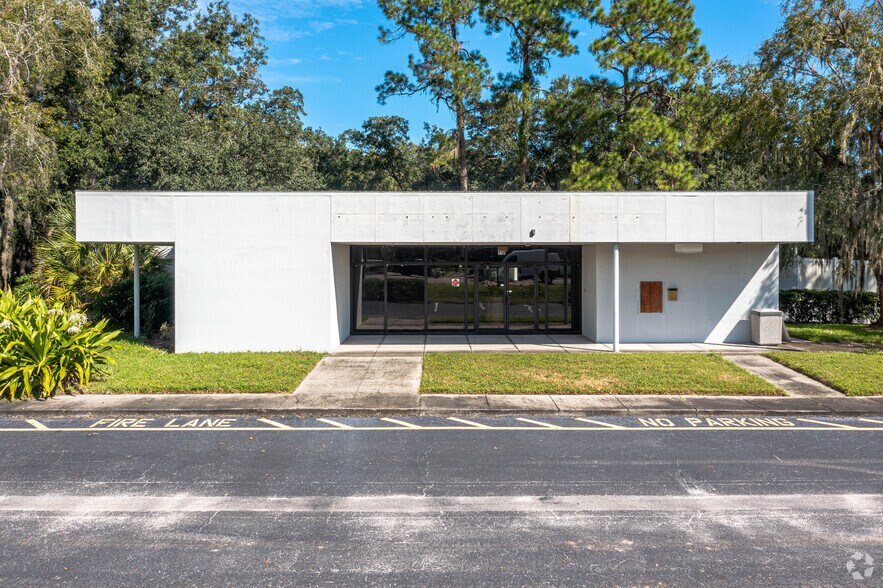 More Photos Of 110 W Bloomingdale Ave, Brandon Bank For Lease