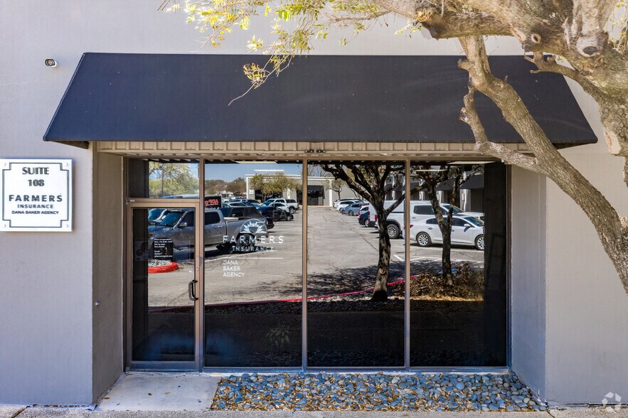 More Photos Of 3700 Fredericksburg Rd, San Antonio General Retail For Lease