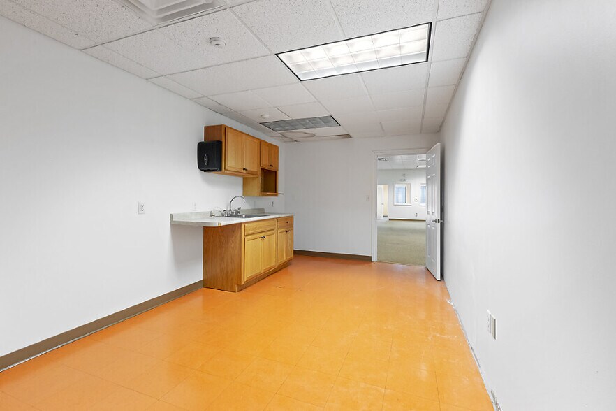 More Photos Of 4 Industrial Pky, Brunswick Manufacturing For Lease