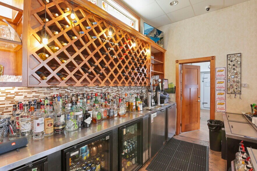 More Photos Of 509 S Wooster Ave, Strasburg Hotel For Sale