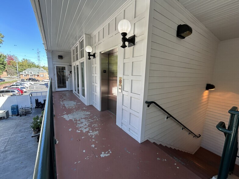 More Photos Of 111 Church St NW, Vienna Storefront Retail Office For Lease