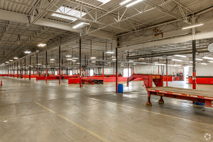 More Photos Of 12002 Southwest Fwy, Meadows Place Freestanding For Lease