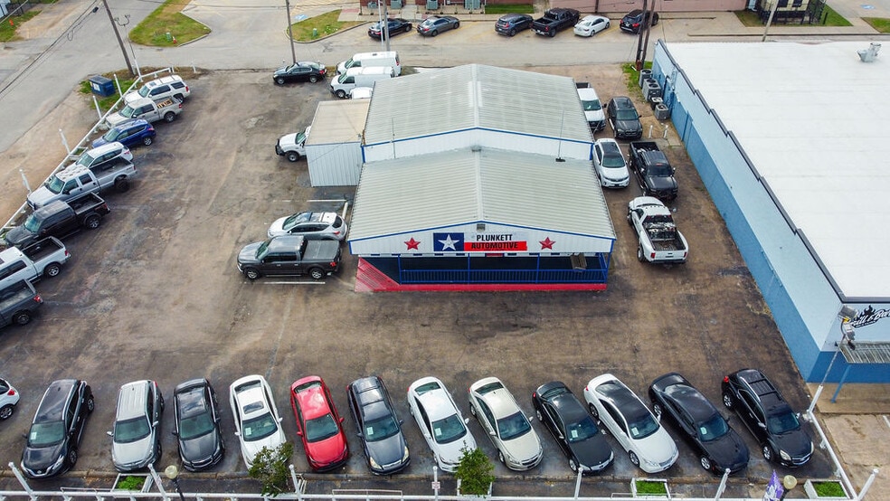 More Photos Of 120 E Mulberry St, Angleton Auto Dealership For Sale