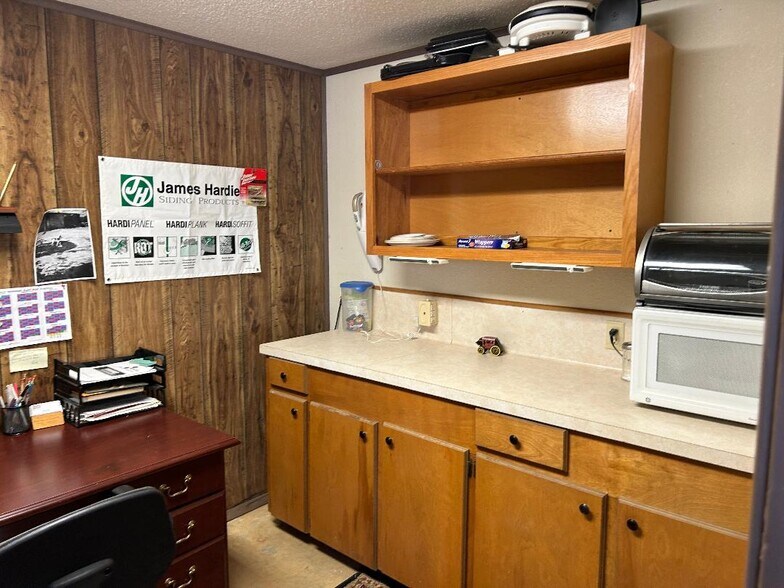 More Photos Of 605 Howard St, Queen City Specialty For Sale