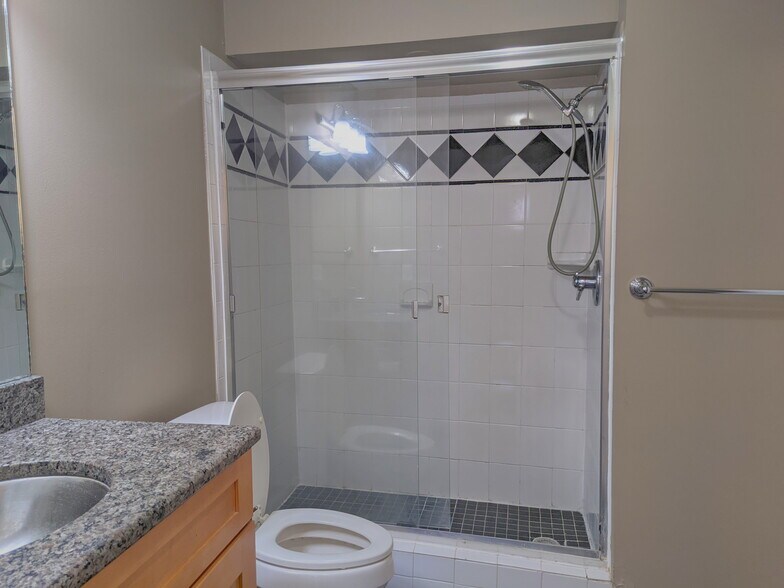 More Photos Of 1316-1318 E Cary St, Richmond Storefront Retail Residential For Lease