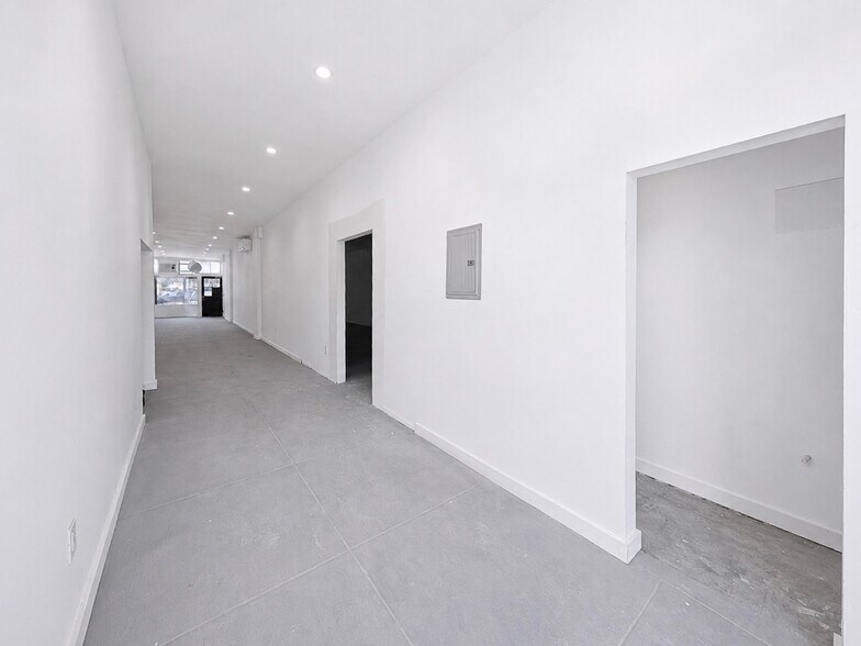 More Photos Of 14426 Friar St, Van Nuys Storefront For Sale